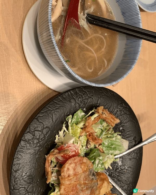 来到荃湾吃新鲜热辣的软壳蟹，配上酸甜可口的沙律，还有一碗牛肉...