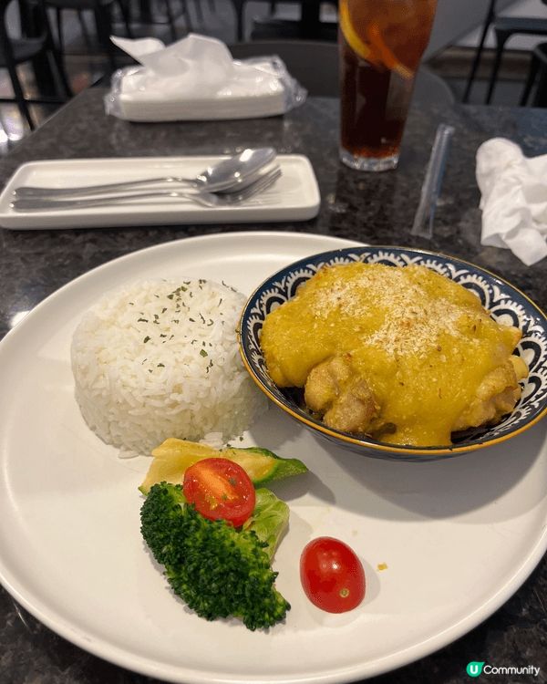 灣仔熱辣辣即制葡國雞飯，好香，賣相不錯。