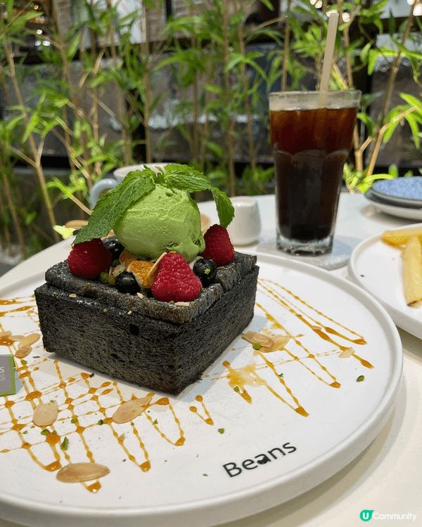 2025真係一個唔係特別舒服嘅年份，呢一年食咗好多甜品，食甜...