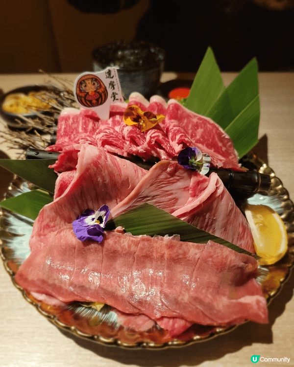 這裡的壽喜燒可以自己燒/店員幫忙燒，🔥