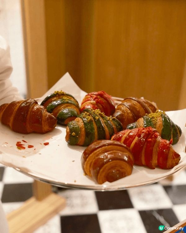 "A Coffee & Croissant Paradise...