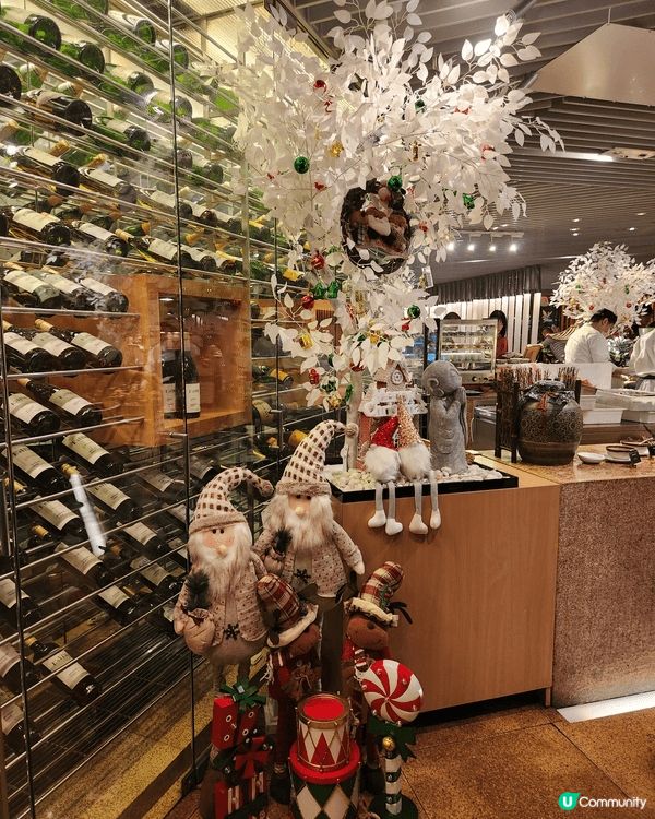 這是金鐘香格里拉酒店，裝飾十分華麗 很有節日氣氛。自助餐食物...