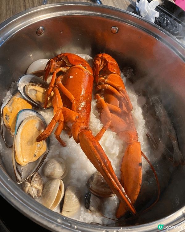 講起香港人至愛的美食，當然係雞煲，有辣有唔辣任君選擇，配埋龍...