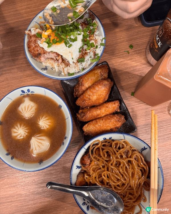 尖沙咀兩草餐廳餐牌多元，香煎脆邊蛋肉餅飯及豬油撈麵香口惹味，...