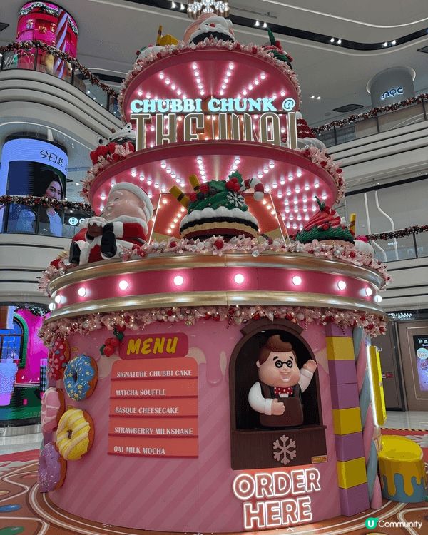 The Wai 聖誕裝飾很得意 主題係糖果蛋糕屋 見到d肥嘟...