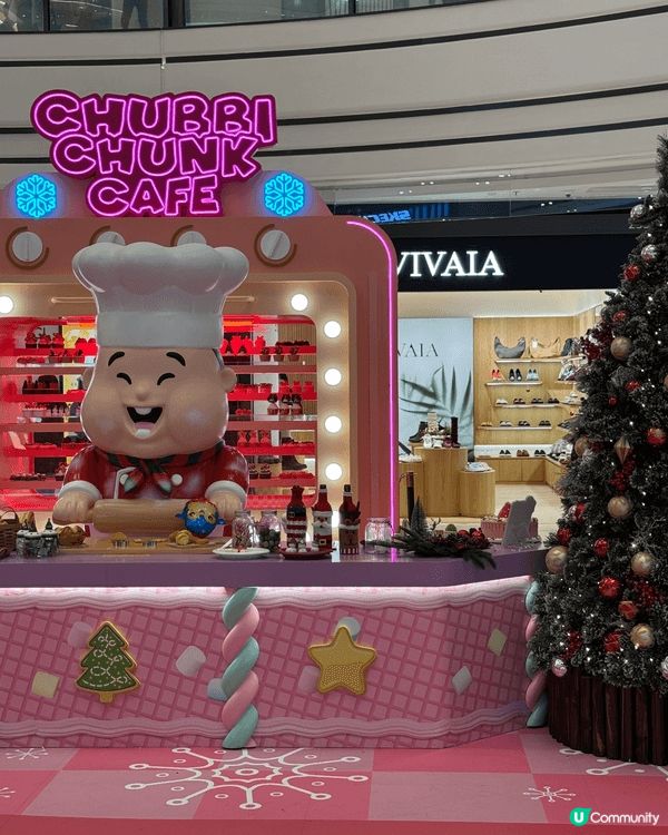 The Wai 聖誕裝飾很得意 主題係糖果蛋糕屋 見到d肥嘟...