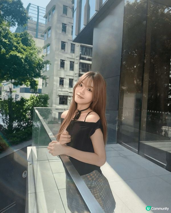 在香港景點/外國餐廳打卡，相片會偏韓系少女風格。香港荔枝角和...
