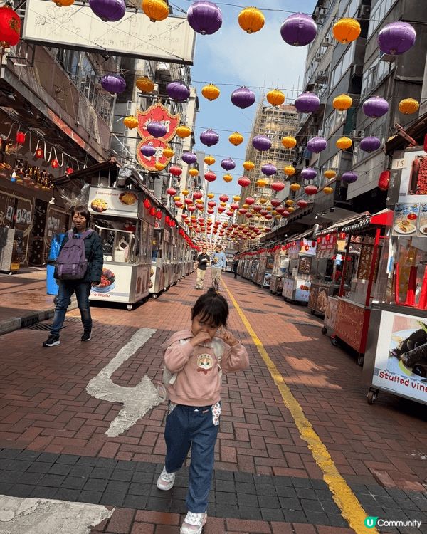 廟街 濃濃嘅本土特色 就算日頭未開 都好靚