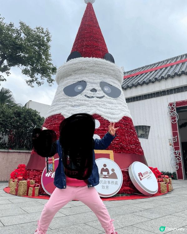 香港仔海旁有很多充滿熊貓元素主題嘅聖誕燈飾,充滿創意及玩味，...