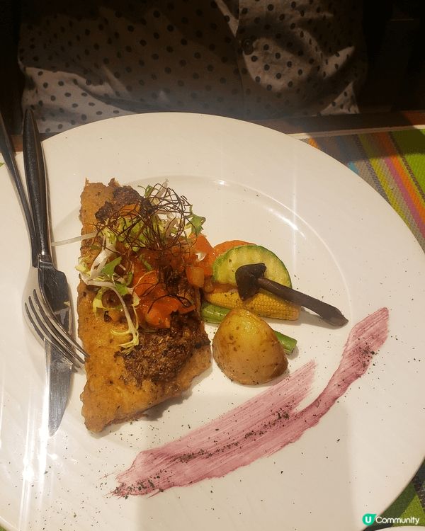 皇家太平洋酒店半自助晚餐，五款主菜選擇羊扒，龍脷柳，大蝦蘑菇...