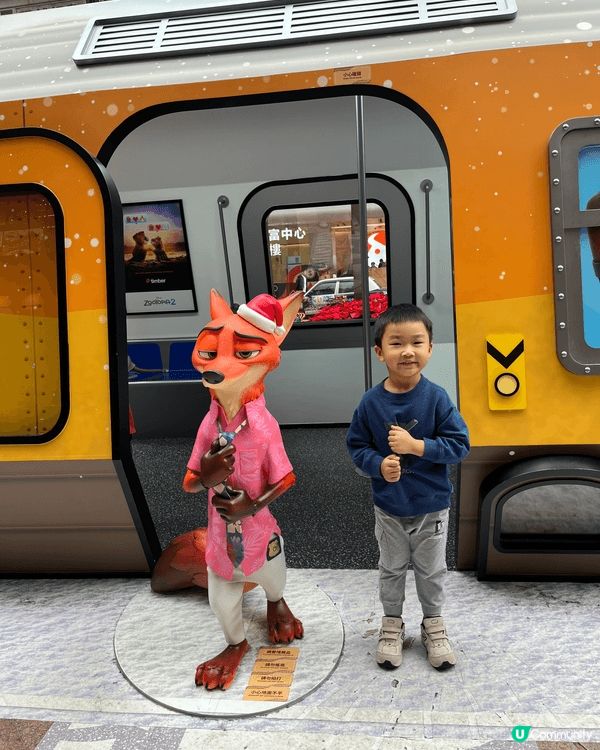時代廣場有zootopia2 打咭人物 ，小朋友好開心呀