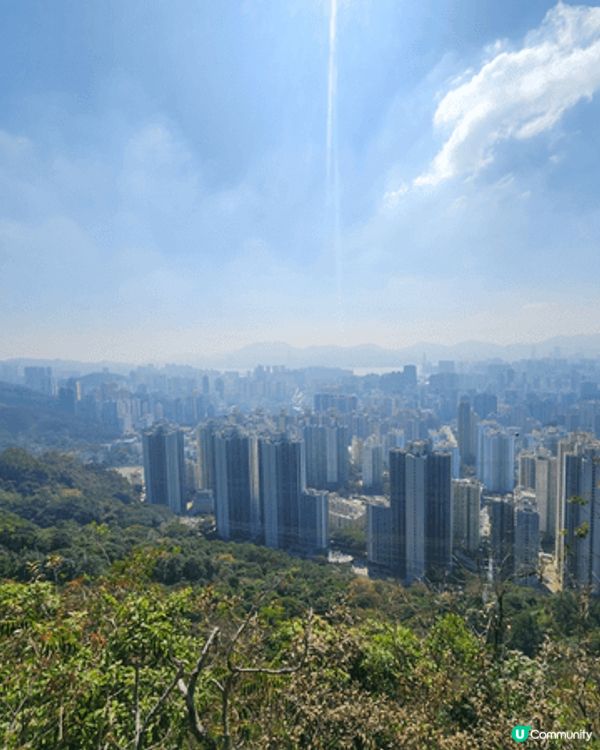 假日由慈雲山沙田坳上行山，吸收新鮮空氣，賞心樂事