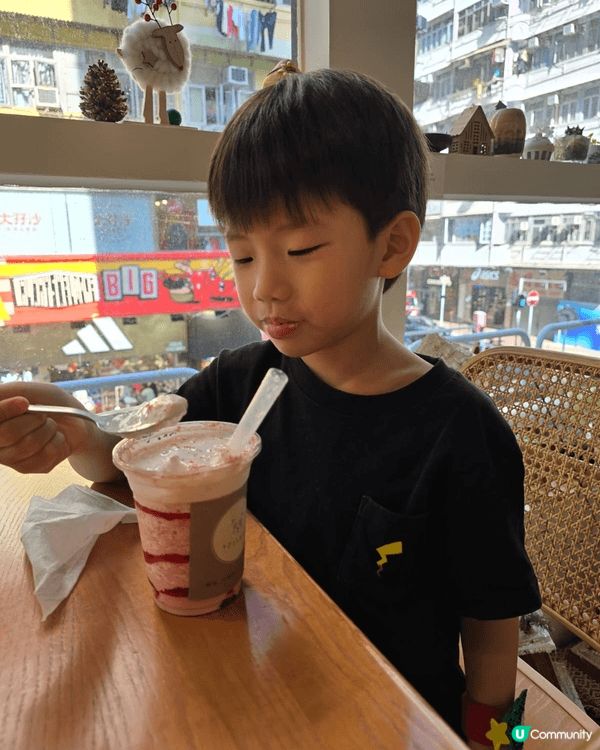 旺角區內佈滿人氣食店，我地最鐘意去食雞蛋仔；而且有好多樓上小...
