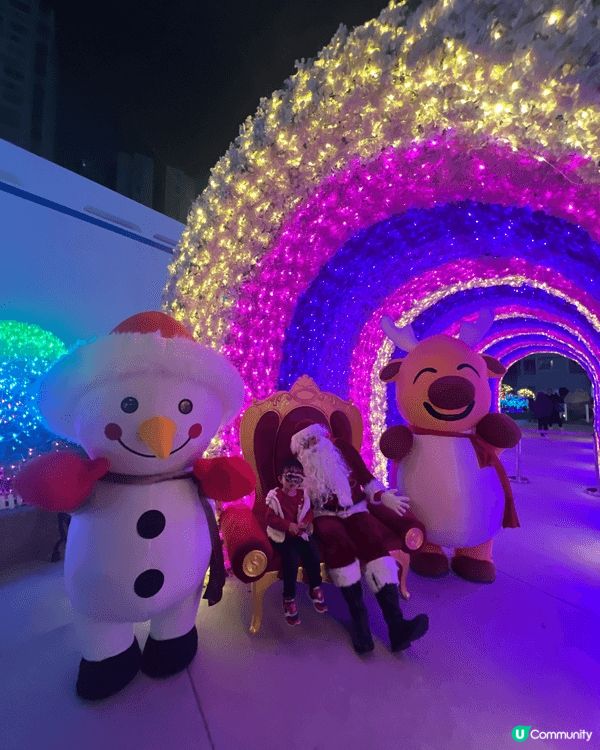 週末於黃埔花園和聖誕老人雪人及麋鹿拍照留念！