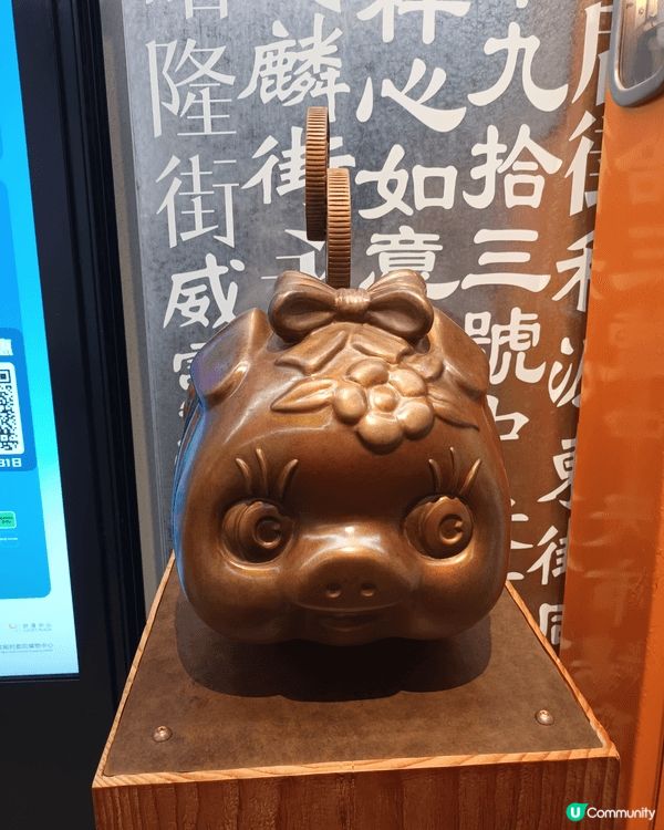 生日和媽媽去中環聖誕市集，很多打卡位，附近中環街市也很多東西...