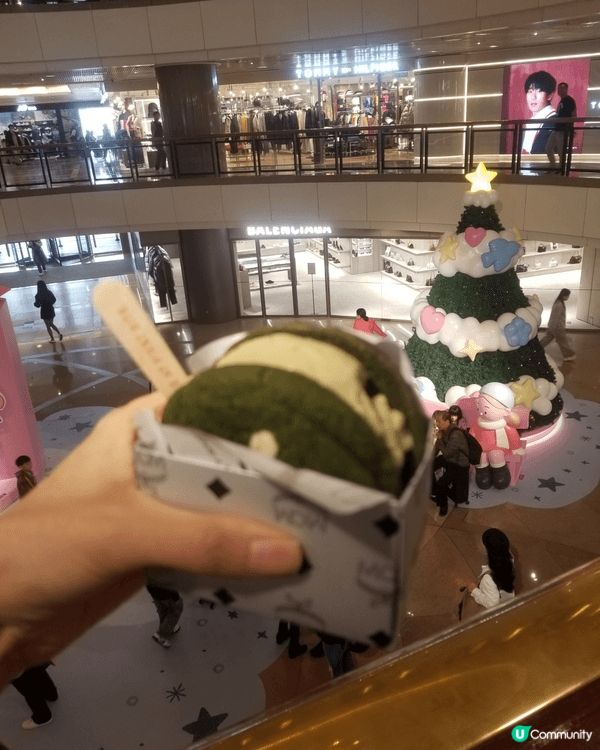 去尖沙咀海港城MCN專門店有免費的好吃曲奇餅夾開心果味冰淇淋...