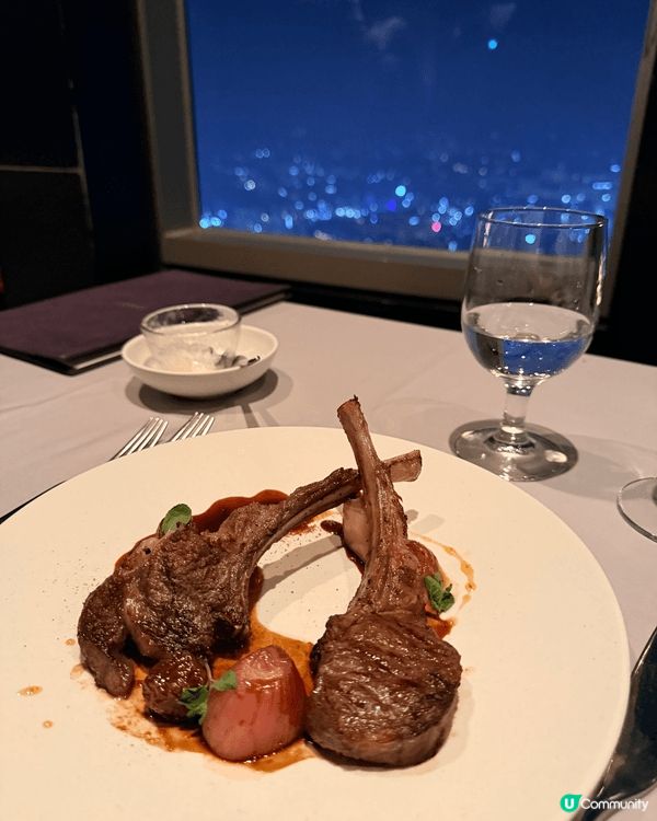 剛去完首爾旋轉餐廳，佢係一間法國餐廳，每一碟嘅份量唔算多，但...