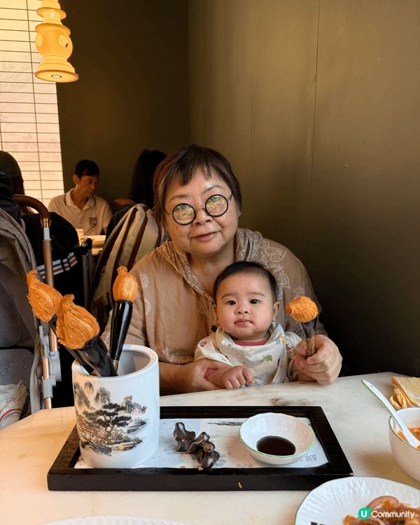 婆婆與孫女去apm 打卡食飯