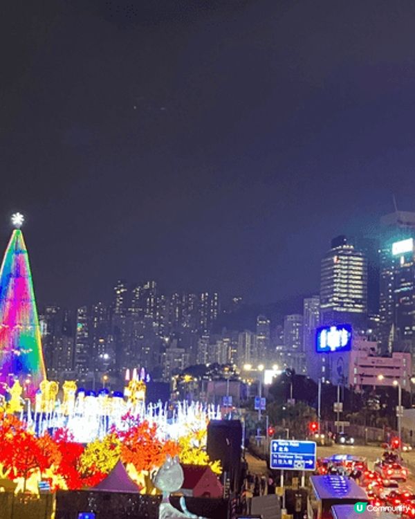 灣仔聖誕節有恐龍又有燈飾睇，又可以望吓遠處嘅尖沙咀景色，日夜...