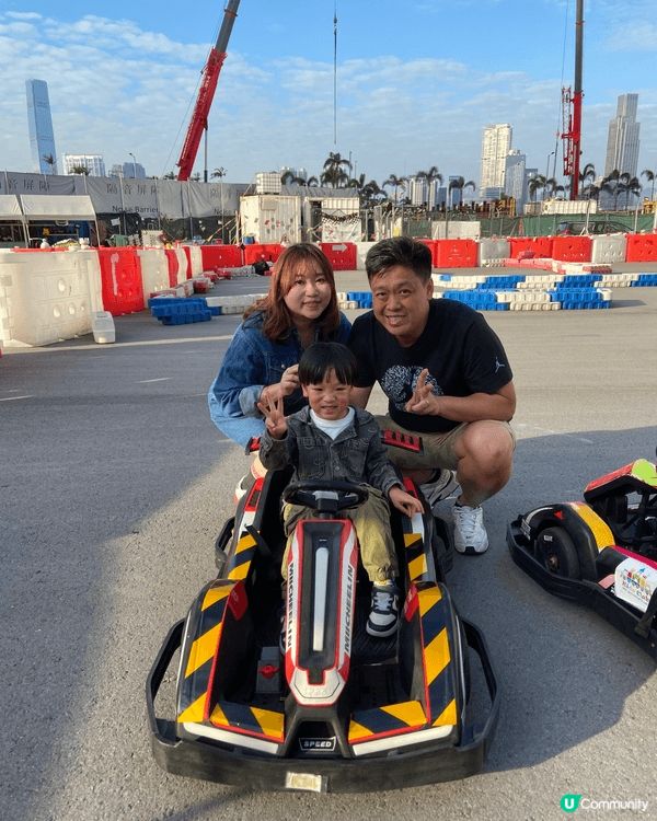 在馬路上親子揸車體驗，有多款車可以選擇