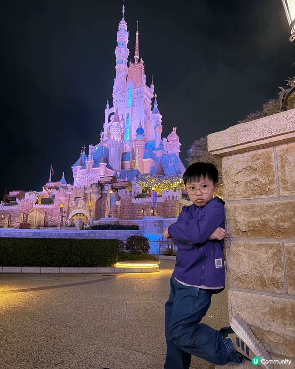 香港迪士尼樂園喺聖誕節期間真係令人流連忘返，節日氣氛濃厚到爆...