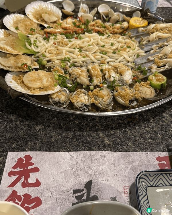 依間店鋪好受年輕人歡迎，佢既四式係幾抵食，第一式 雞煲 第二...
