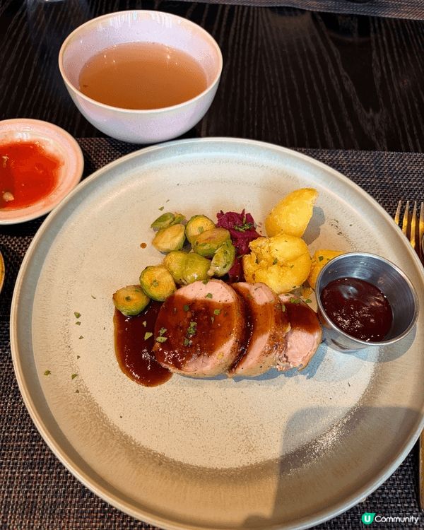 第一次試FEAST (Food By EAST)嘅半自助 b...