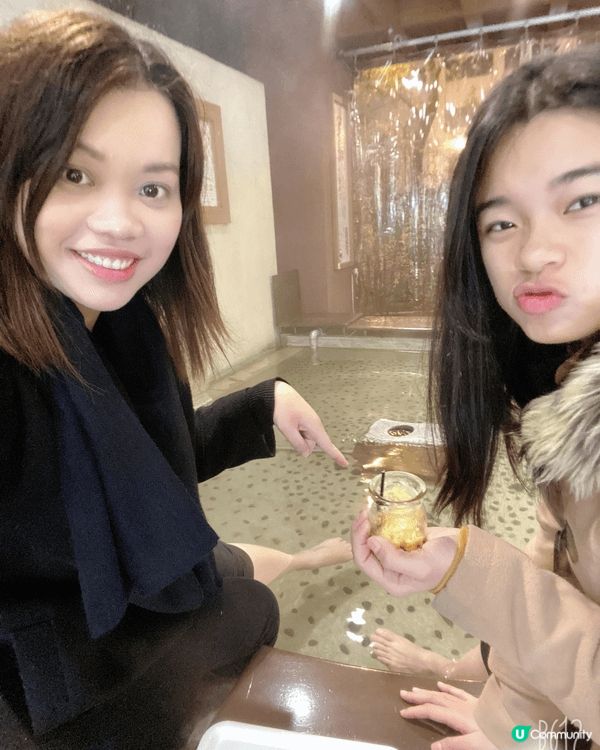我喜歡東奔西跑，找有特色的地方、食物和紀念品等，去拍照和購買...
