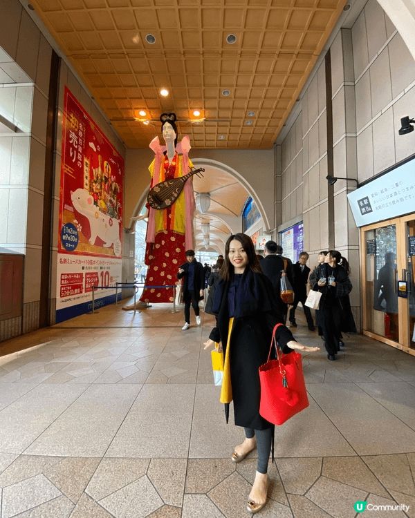 我喜歡東奔西跑，找有特色的地方、食物和紀念品等，去拍照和購買...
