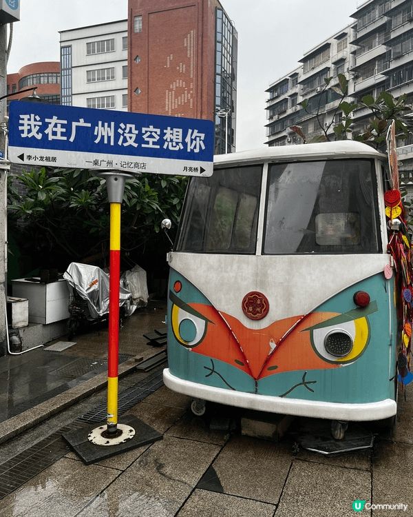我喜歡東奔西跑，找有特色的地方、食物和紀念品等，去拍照和購買...