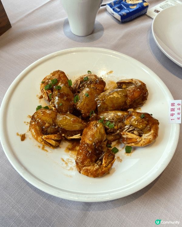 韩国之行，尝了当地特色的釜饭，酱油蟹，石头烤贝壳，还试了玉桂...