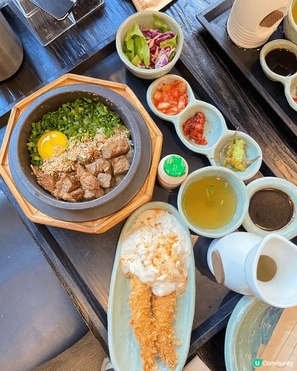韩国之行，尝了当地特色的釜饭，酱油蟹，石头烤贝壳，还试了玉桂...