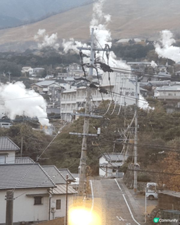 九州福岡，白色大煙霧起溫泉水，熱騰騰浸腳非常爽，酒店亦有溫泉...
