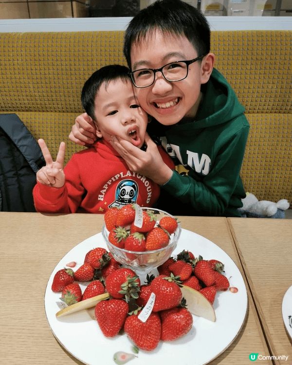 甜品, 就是那麼的吸引, 大人朋友都咁開心!!