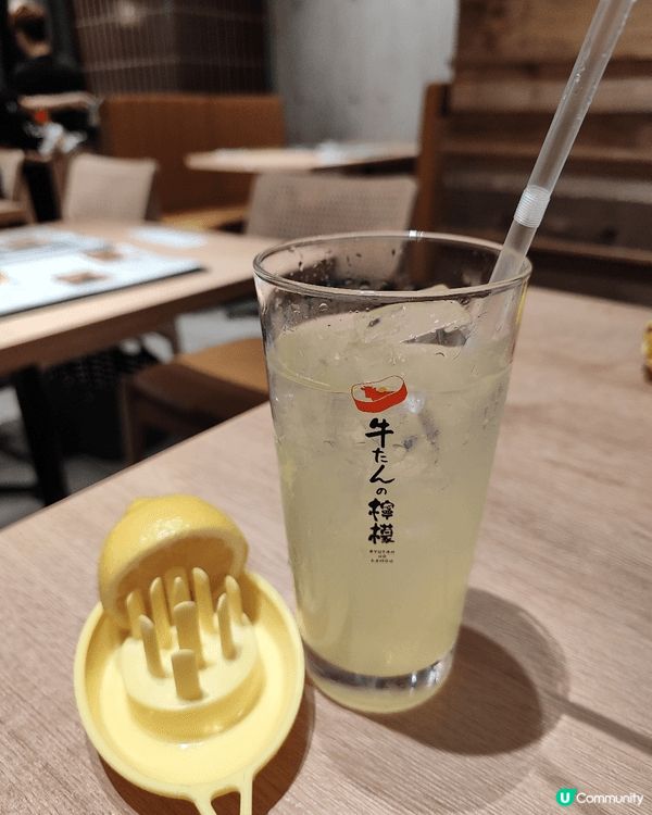 淺草檸檬牛舌店。這間淺草店畀新宿店容易預約，本人點了牛肉拼牛...
