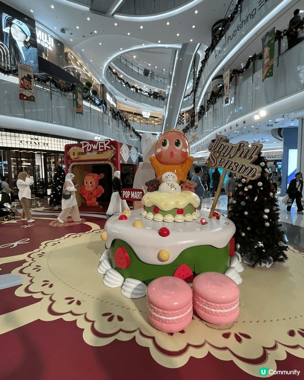 旺角Moko有 popmart 星星人佈置，吸引大人細佬去打...