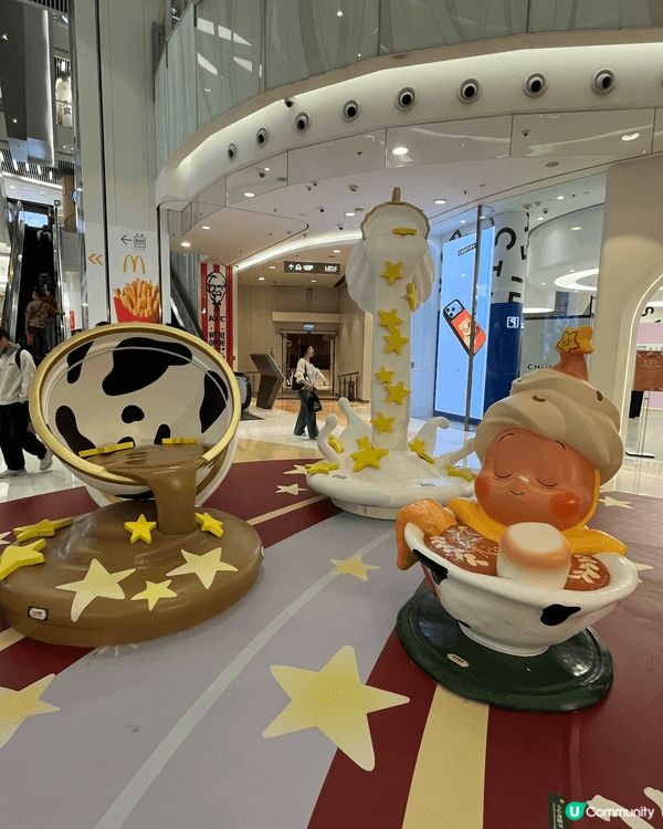 旺角Moko有 popmart 星星人佈置，吸引大人細佬去打...