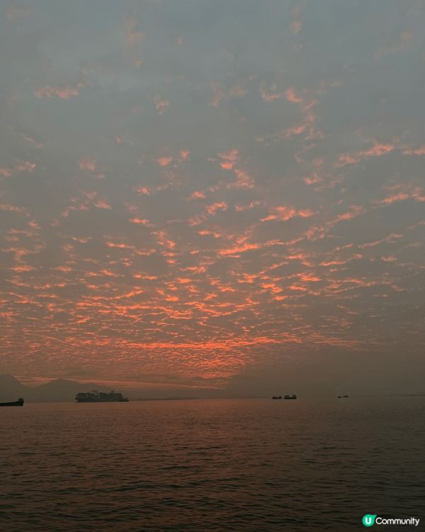 屯門公路轉車站下面有睇日落好地方，每次搭巴士見到日落好靚都會...