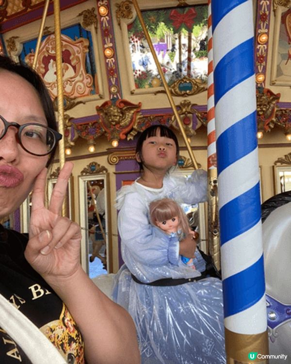 小朋友最愛Elsa~去迪士尼玩就最開心～充滿聖誕裝飾～有得睇...