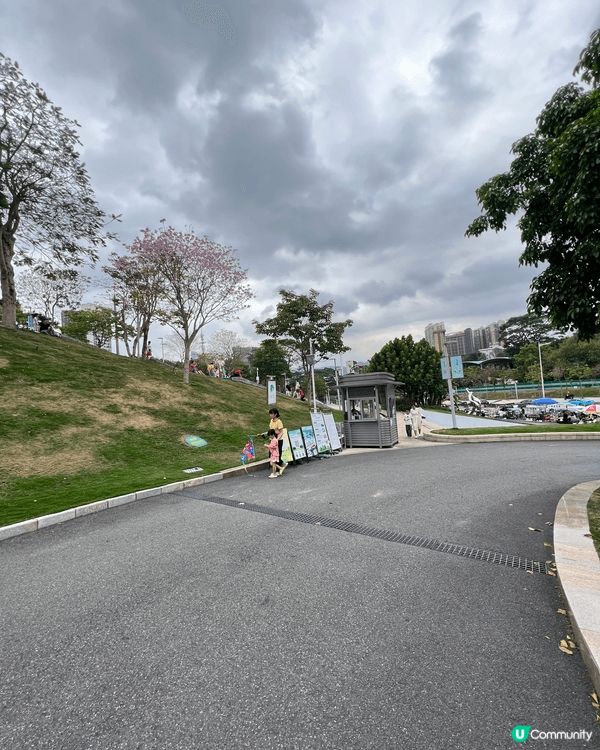 天氣好涼爽，當然係去野餐放鬆一下啦。好開心可以同閨蜜一齊享受...