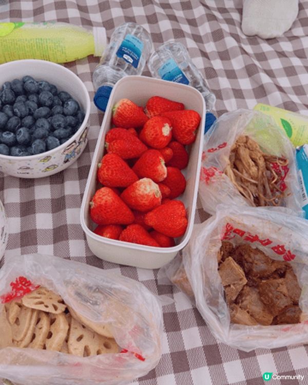 天氣好涼爽，當然係去野餐放鬆一下啦。好開心可以同閨蜜一齊享受...