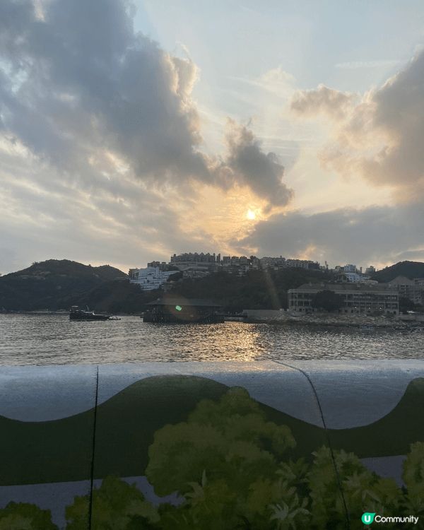 第一個是在長洲度假勝地，第二個是在赤柱