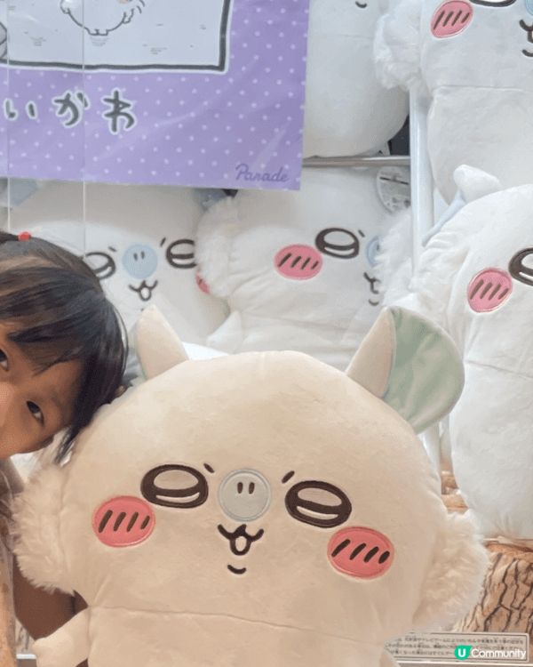本圖片展示了我在Namco夾公仔的精彩體驗，環境熱鬧，吸引了...