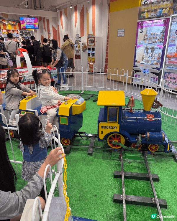 小朋友最鍾意去屯門分店玩火車，仲鍾意掉彩虹同夾公仔，又開心又...
