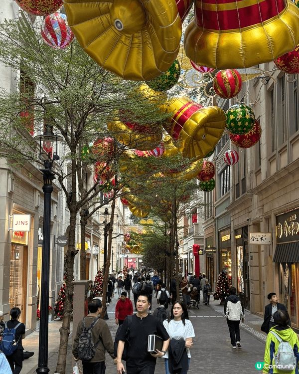 灣仔利東街而家超有聖誕氣氛！燈飾靚到爆、滿街音樂同香氣，好啱...