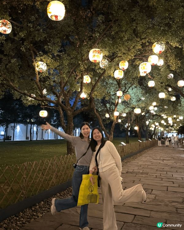 從香港到景德鎮搭乘高鐵只需要4個多小時，是近年非常受歡迎的國...