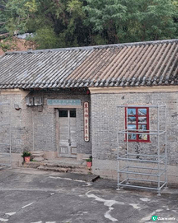 位於東涌逸東邨不遠處有一個清代已經存在的砲台，昔日用來對付海...