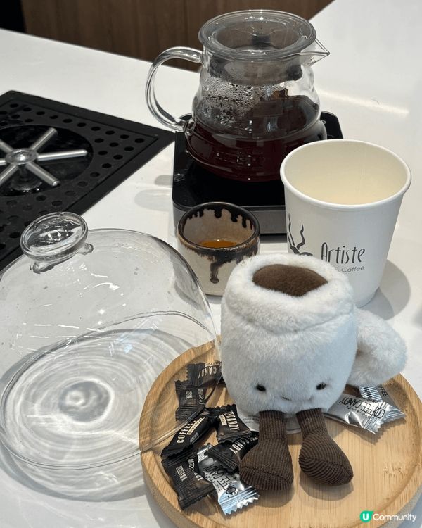 香港竟然有得一路飲手沖咖啡一路學畫畫，仲要可以畫聖誕版Jel...