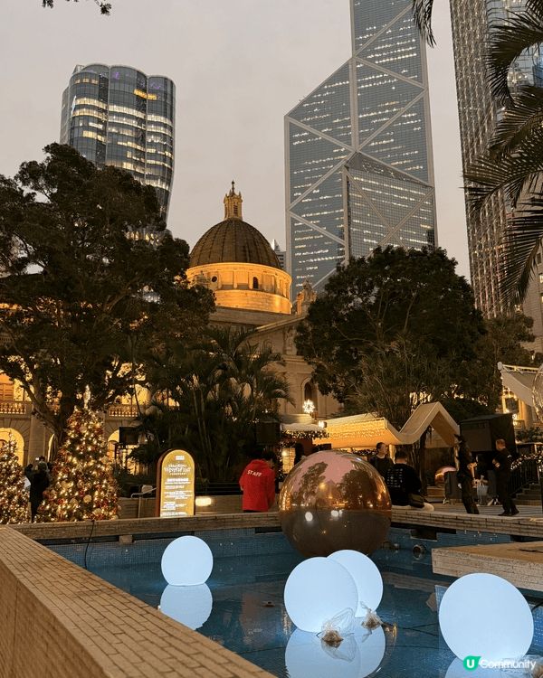 最近中環有聖誕市集，一入夜後，氣氛更好，令人想不停打卡～～仲...