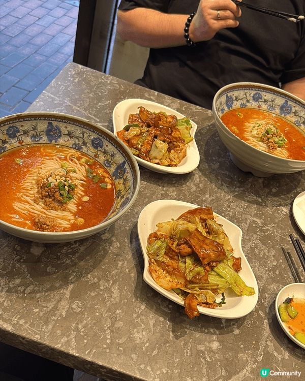 想介紹比大家有正野食呀，上海萬家村餐廳位於深水埗福榮街117...